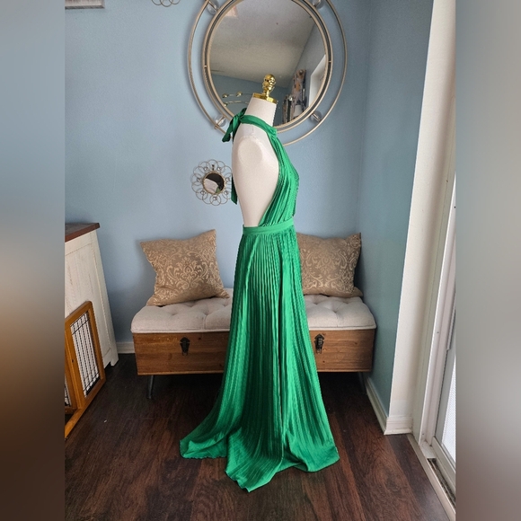 L'IDÉE Green Renaissance Gown - Picture 4 of 8